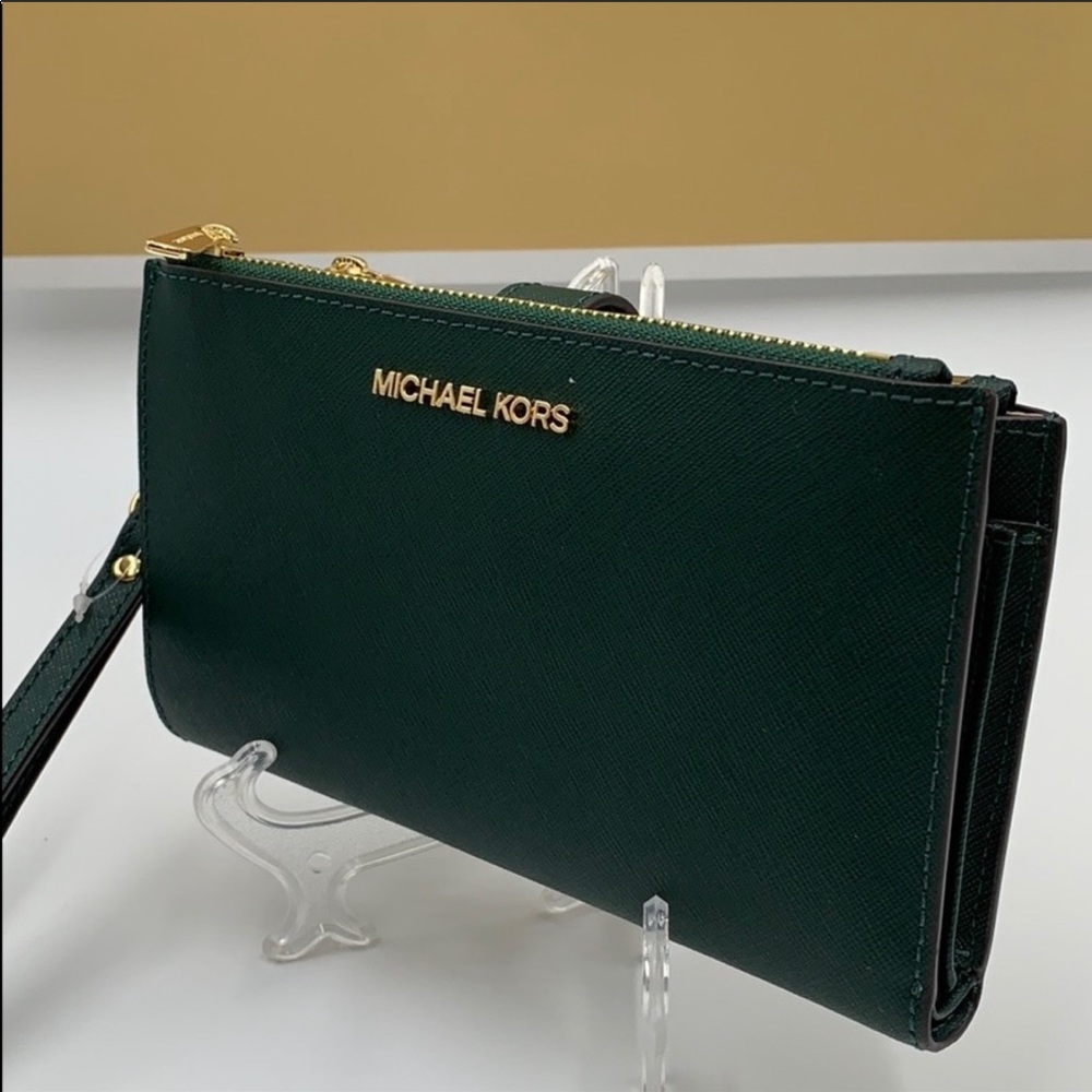 Michael Kors Jet Travel Wallet